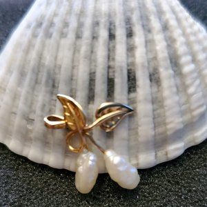 VTG 80s Freshwater Pearl & Gold Leaf Charm
